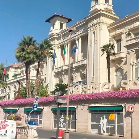 Bellissima Mansarda 2 Di Fronte Al Casino' Di Sanremo!!! *